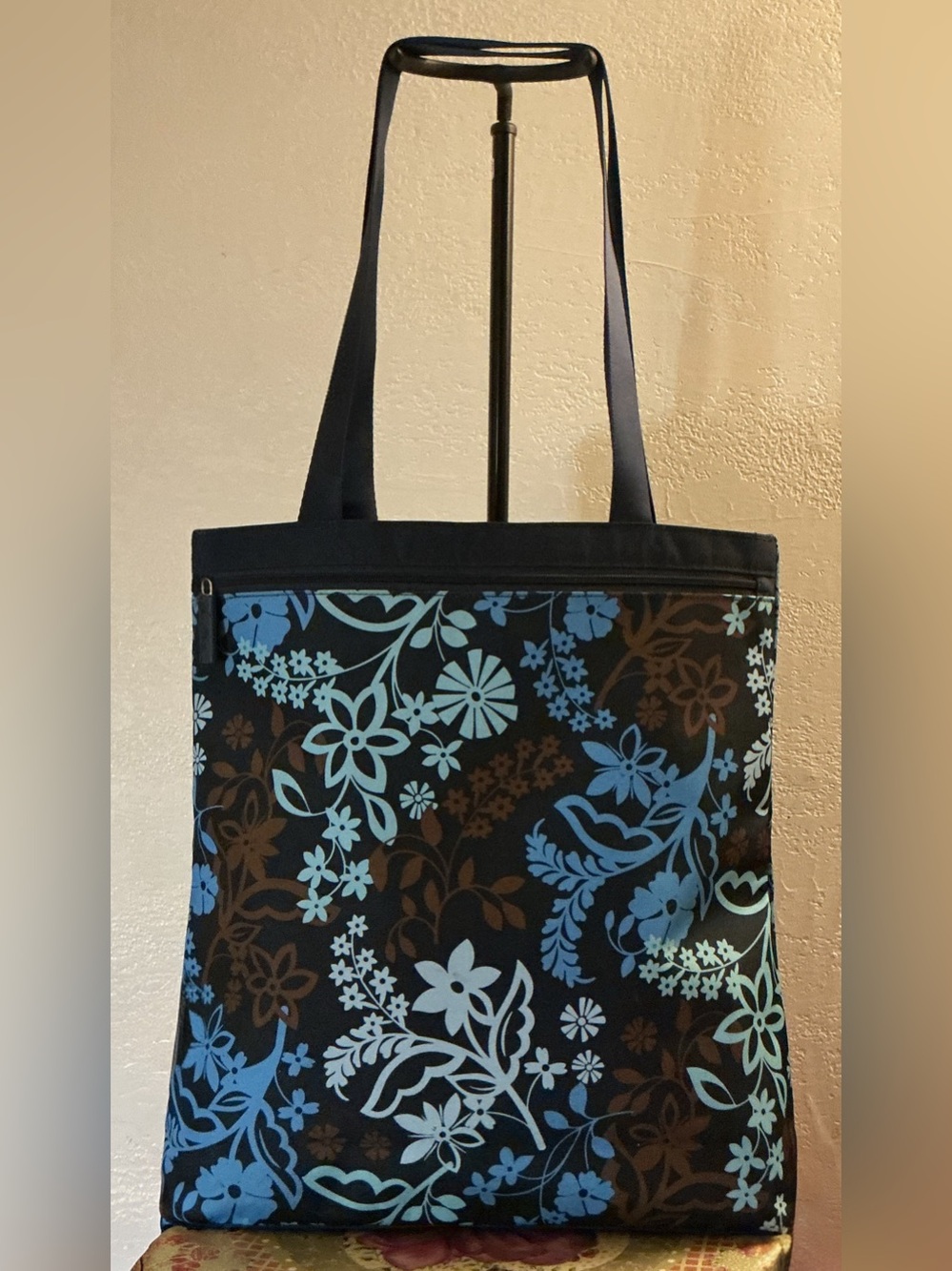 Vera Bradley Blue Floral Carry All Tote - EUC